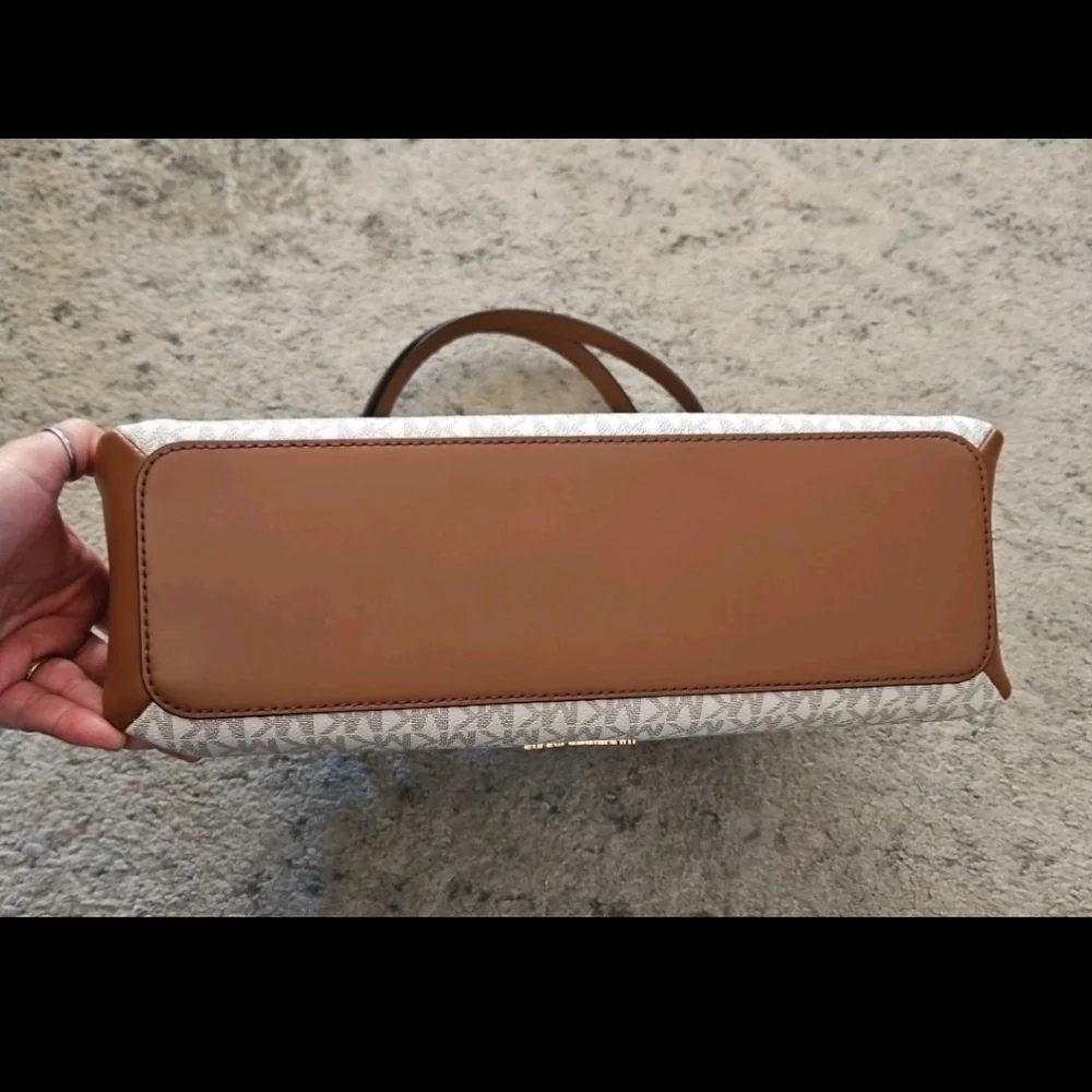 Michael Kors Cecily Medium Signature Logo Shoulder Bag In Vanilla